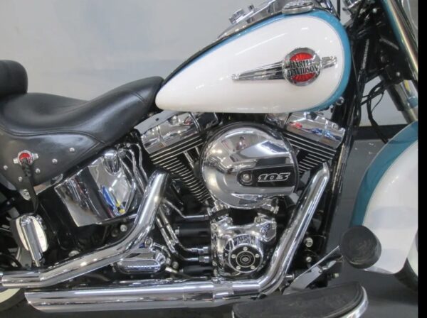 Screenshot 2016 Harley-Davidson® FLSTC - Heritage Softail® Classic.